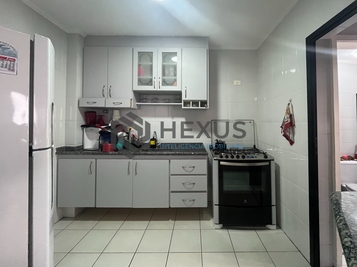 Foto 10 de Apartamento com varanda e lazer na beira mar da Praia das Asturias, Guaruja