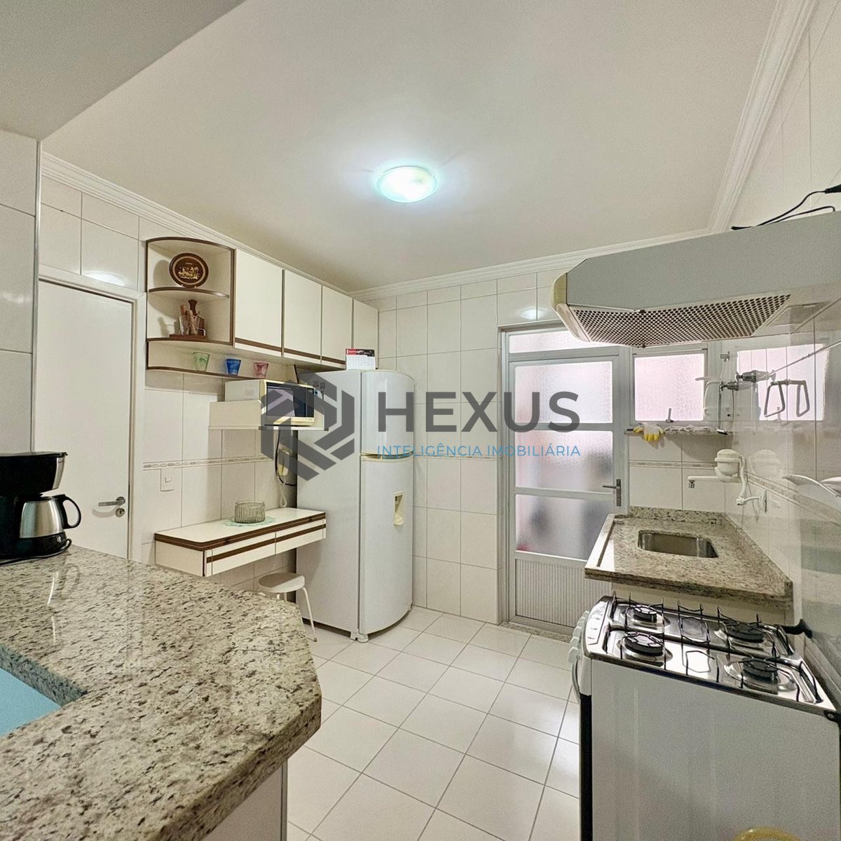 Foto 21 de Apartamento com varanda e lazer na Praia das Asturias, Guaruja
