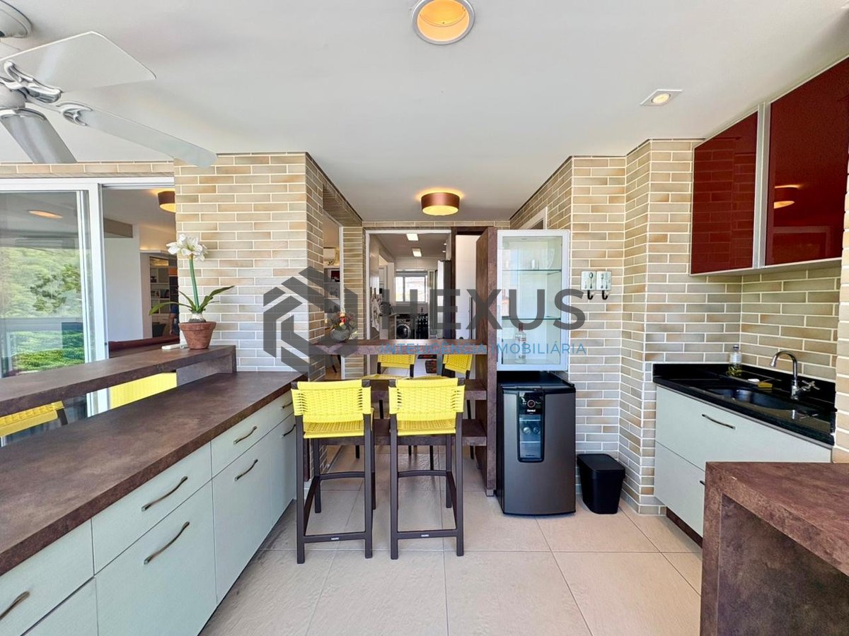 Foto 11 de Apartamento com varanda gourmet e lazer de clube na Praia da Enseada, Guaruja