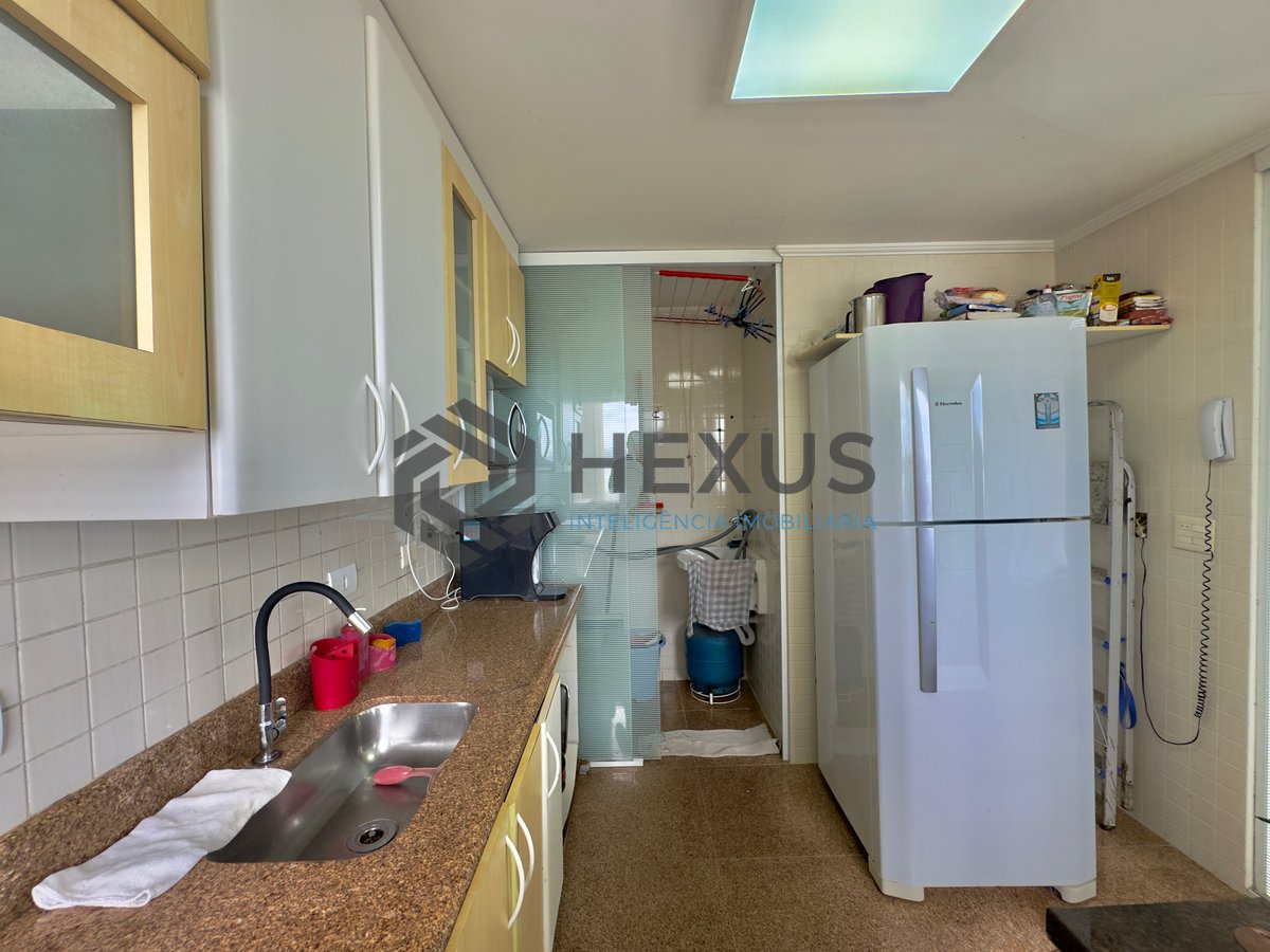 Foto 25 de Apartamento reformado frente mar na Praia das Pitangueiras, Guaruja