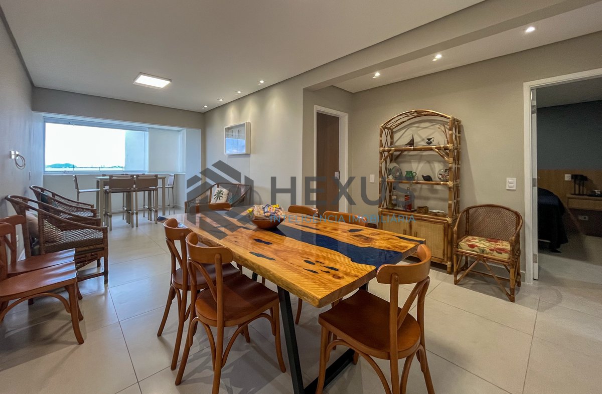 Foto 2 de Apartamento reformado com varanda vista mar e lazer na beira mar da Praia das Asturias, Guaruja