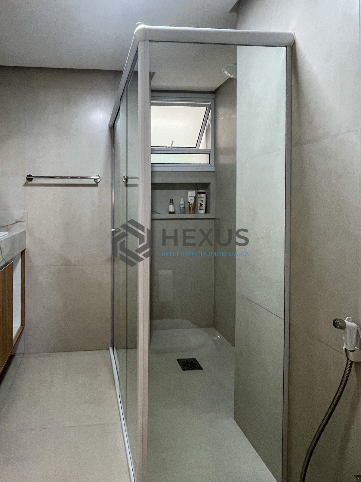 Foto 15 de Apartamento reformado com varanda vista mar e lazer na beira mar da Praia das Asturias, Guaruja