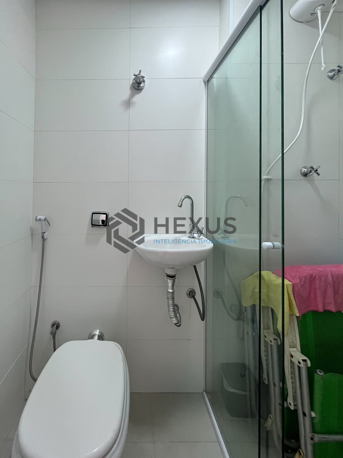 Foto 27 de Apartamento reformado com varanda vista mar e lazer na beira mar da Praia das Asturias, Guaruja