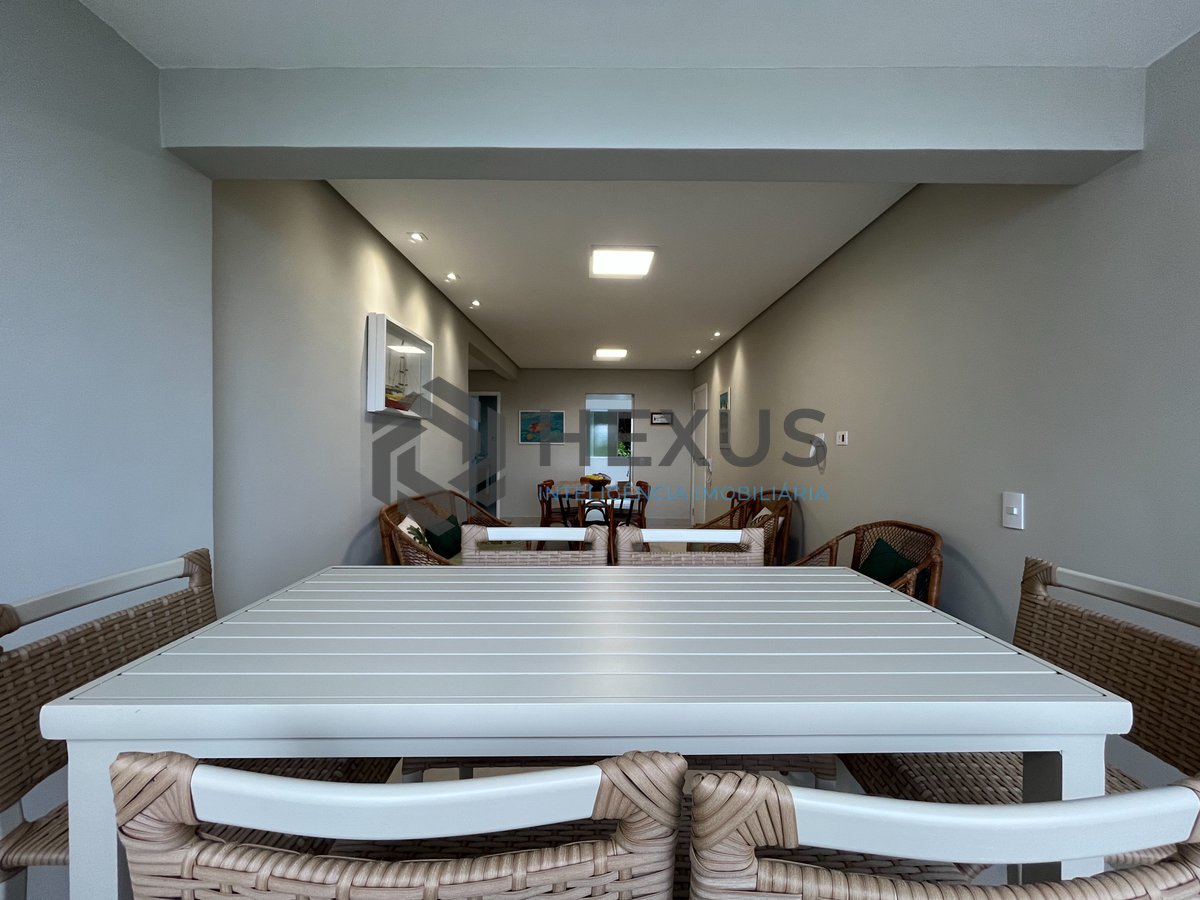 Foto 8 de Apartamento reformado com varanda vista mar e lazer na beira mar da Praia das Asturias, Guaruja
