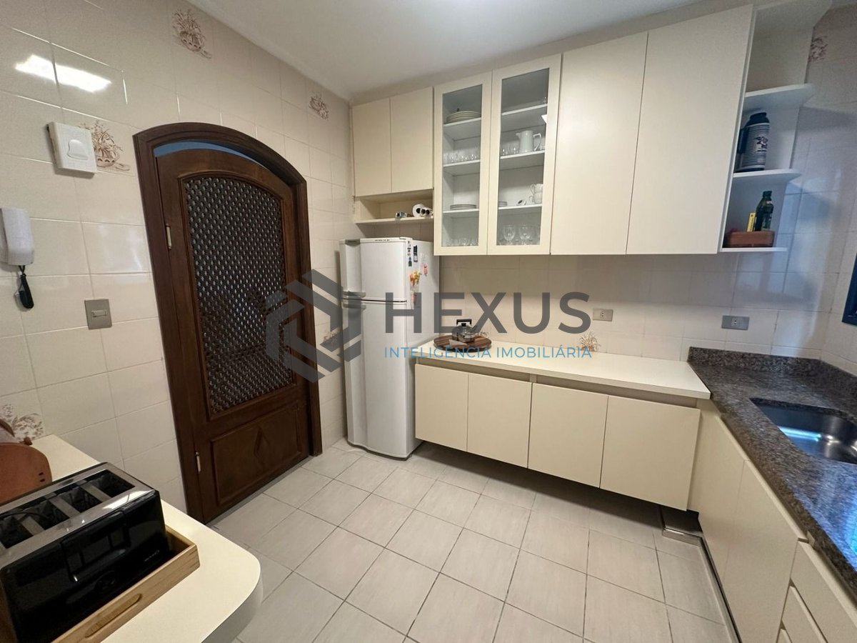 Foto 17 de Apartamento com varanda na Praia da Enseada, Guaruja