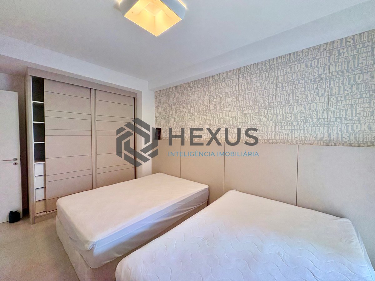 Foto 12 de Apartamento beira mar com varanda e lazer na Praia da Enseada, Guaruja