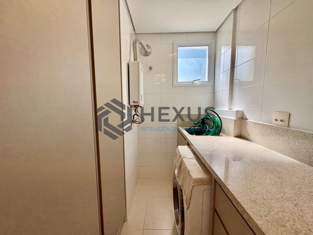 Foto 19 de Apartamento beira mar com varanda e lazer na Praia da Enseada, Guaruja
