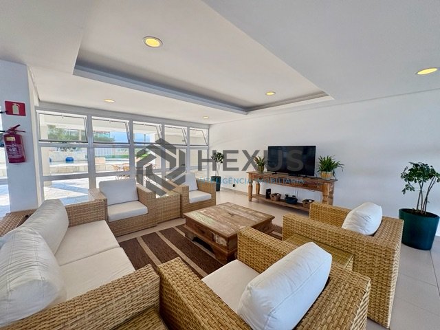 Foto 24 de Apartamento beira mar com varanda e lazer na Praia da Enseada, Guaruja