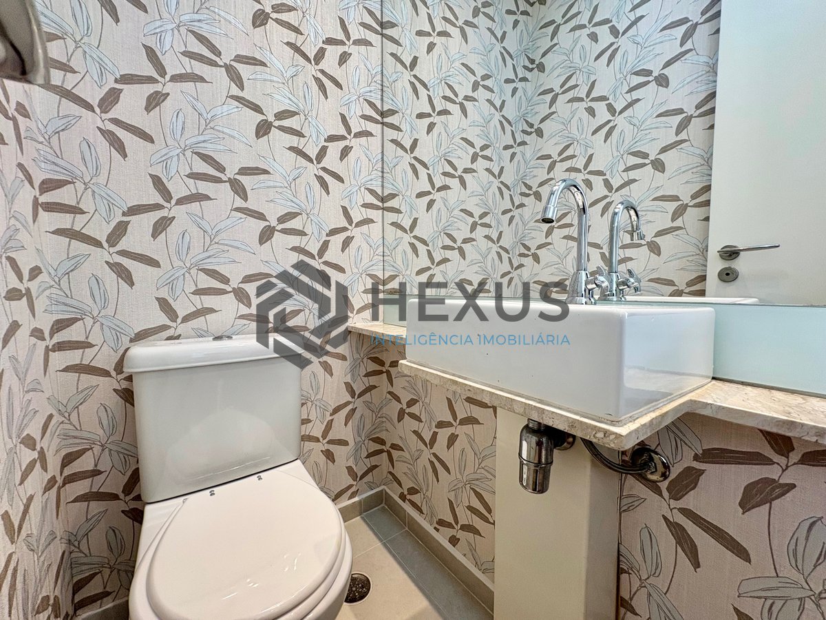 Foto 10 de Apartamento beira mar com varanda e lazer na Praia da Enseada, Guaruja