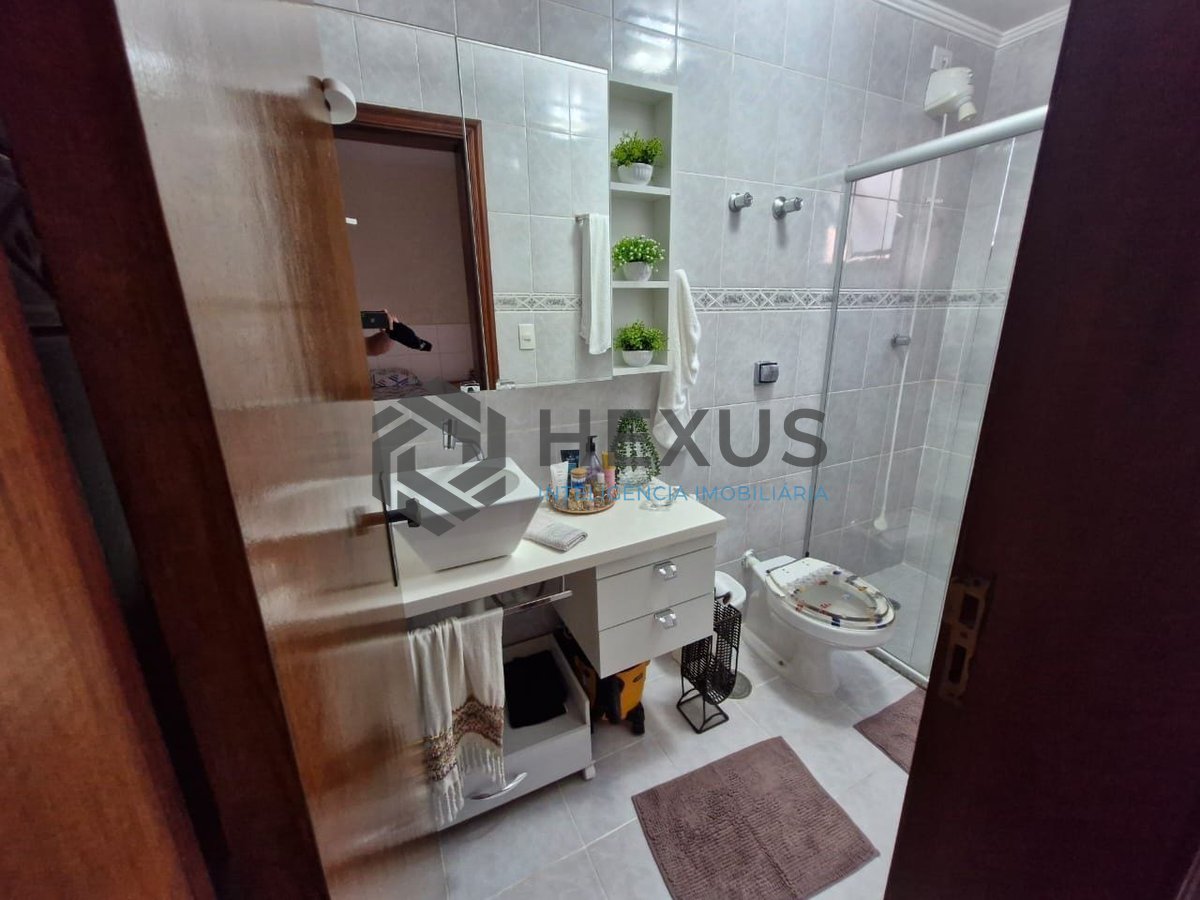 Foto 15 de Apartamento com varanda e lazer na Praia das Astúrias à venda, Guarujá