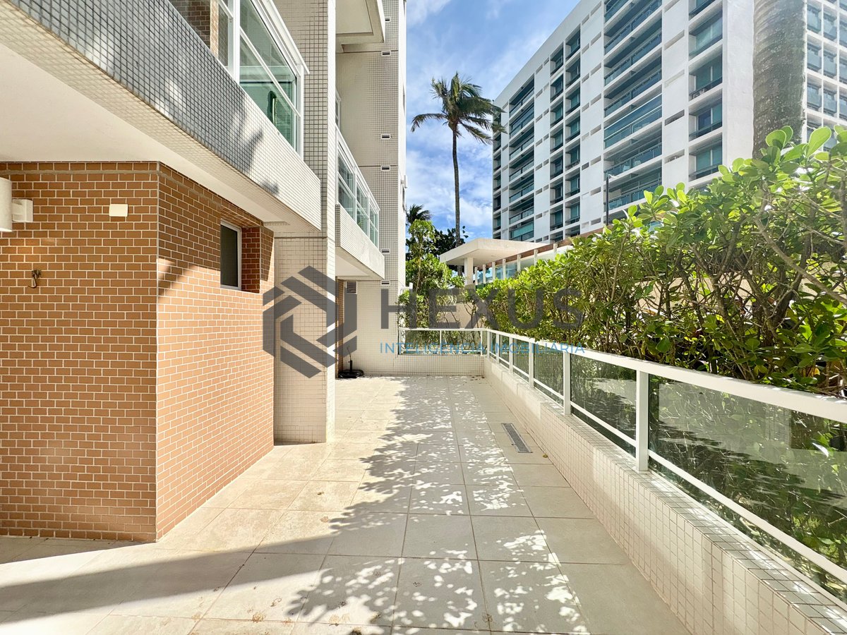 Foto 2 de Apartamento com quintal e área gourmet com lazer de clube na beira mar da Praia da Enseada, Guaruja