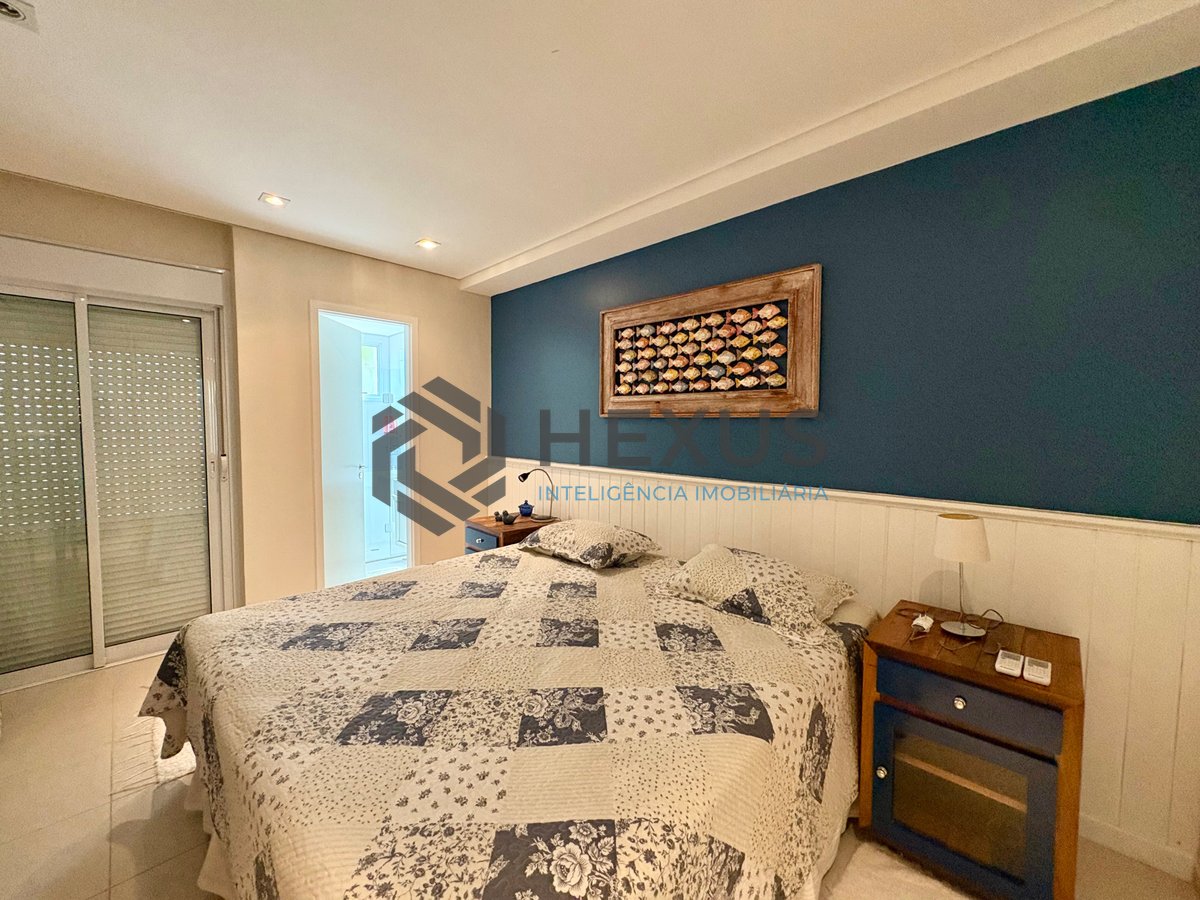 Foto 12 de Apartamento com quintal e área gourmet com lazer de clube na beira mar da Praia da Enseada, Guaruja