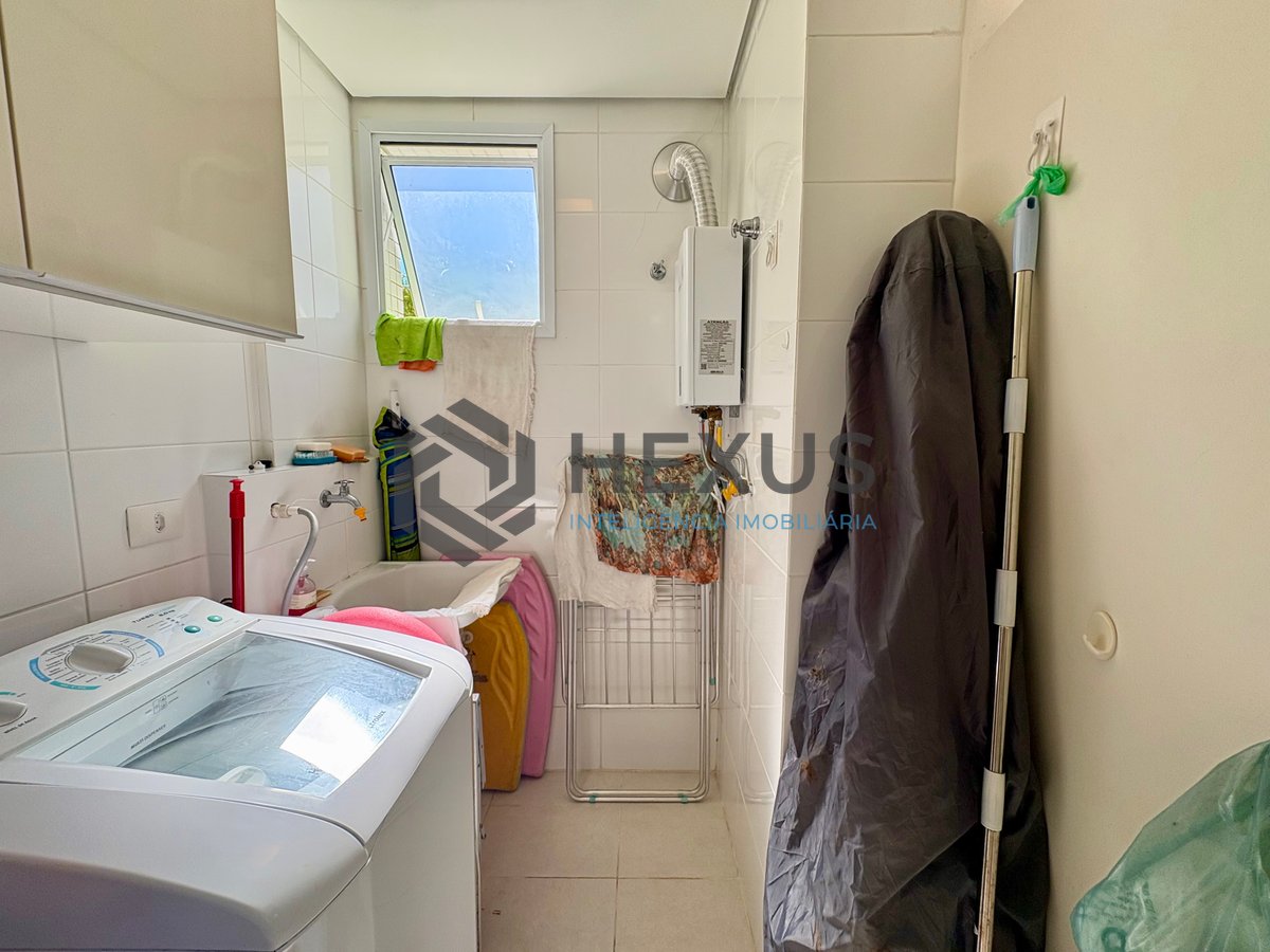 Foto 16 de Apartamento com quintal e área gourmet com lazer de clube na beira mar da Praia da Enseada, Guaruja