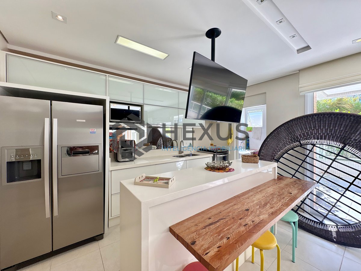 Foto 17 de Apartamento com quintal e área gourmet com lazer de clube na beira mar da Praia da Enseada, Guaruja