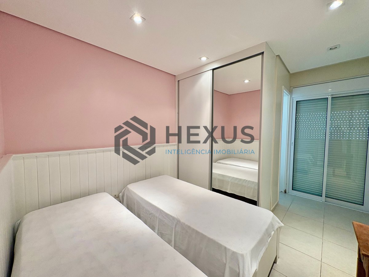 Foto 8 de Apartamento com quintal e área gourmet com lazer de clube na beira mar da Praia da Enseada, Guaruja