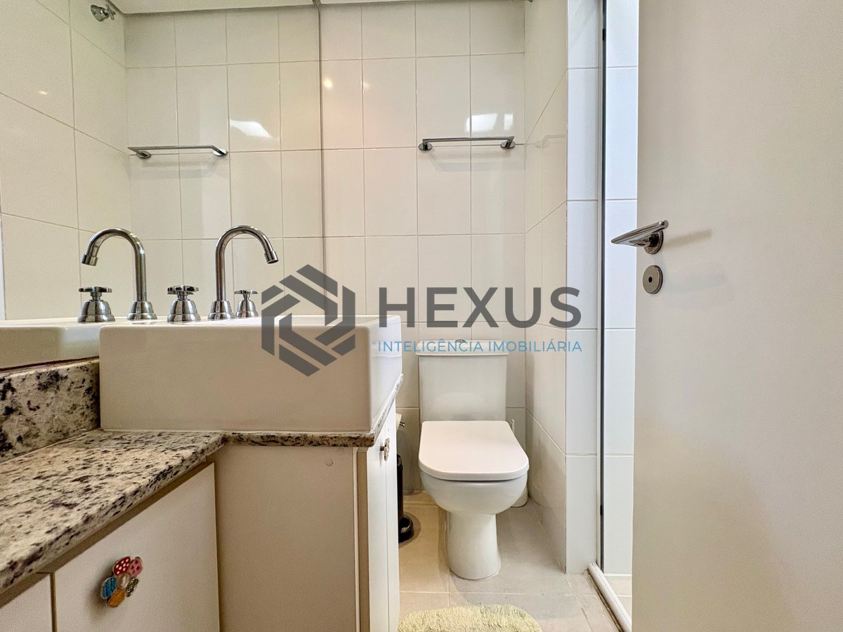 Foto 9 de Apartamento com quintal e área gourmet com lazer de clube na beira mar da Praia da Enseada, Guaruja