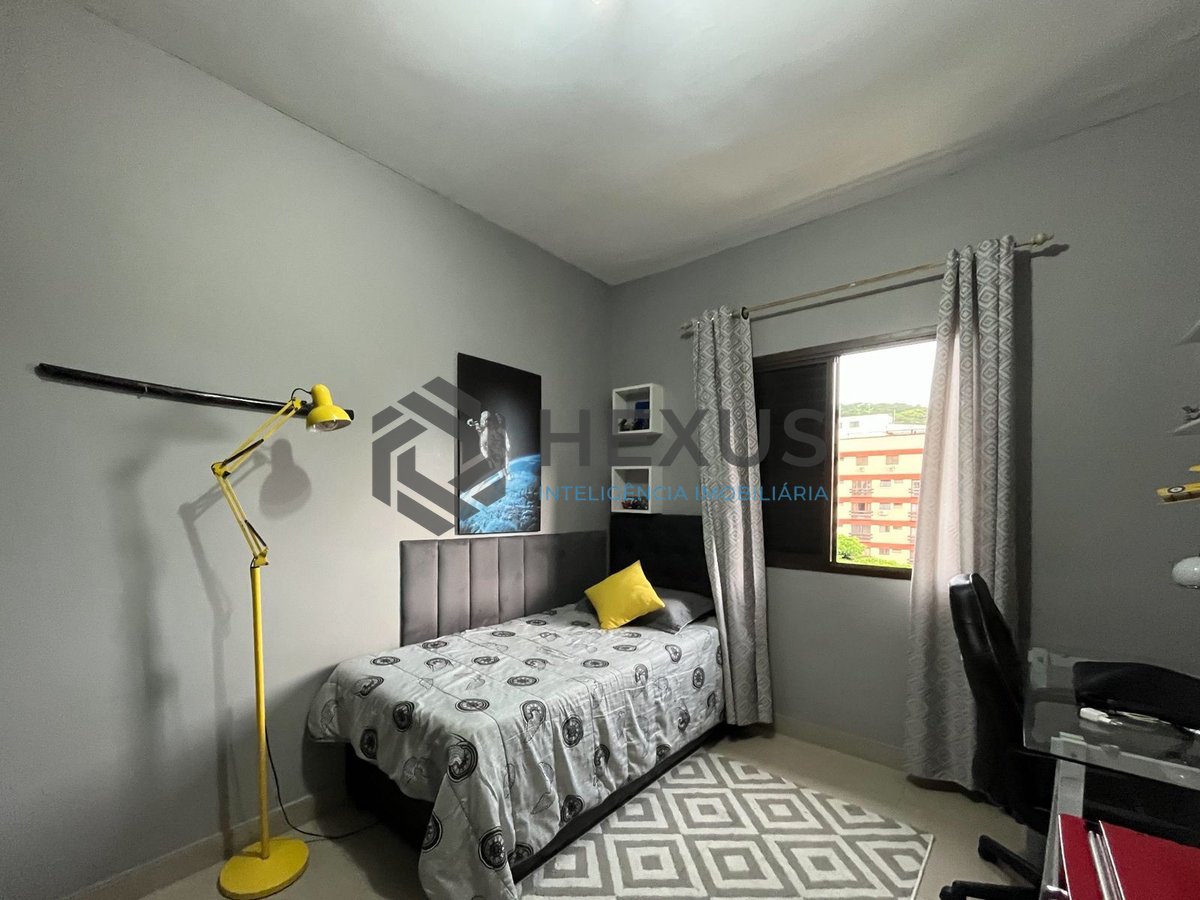 Foto 16 de Apartamento reformado com piscina e churrasqueira na Praia da Enseada, Guaruja