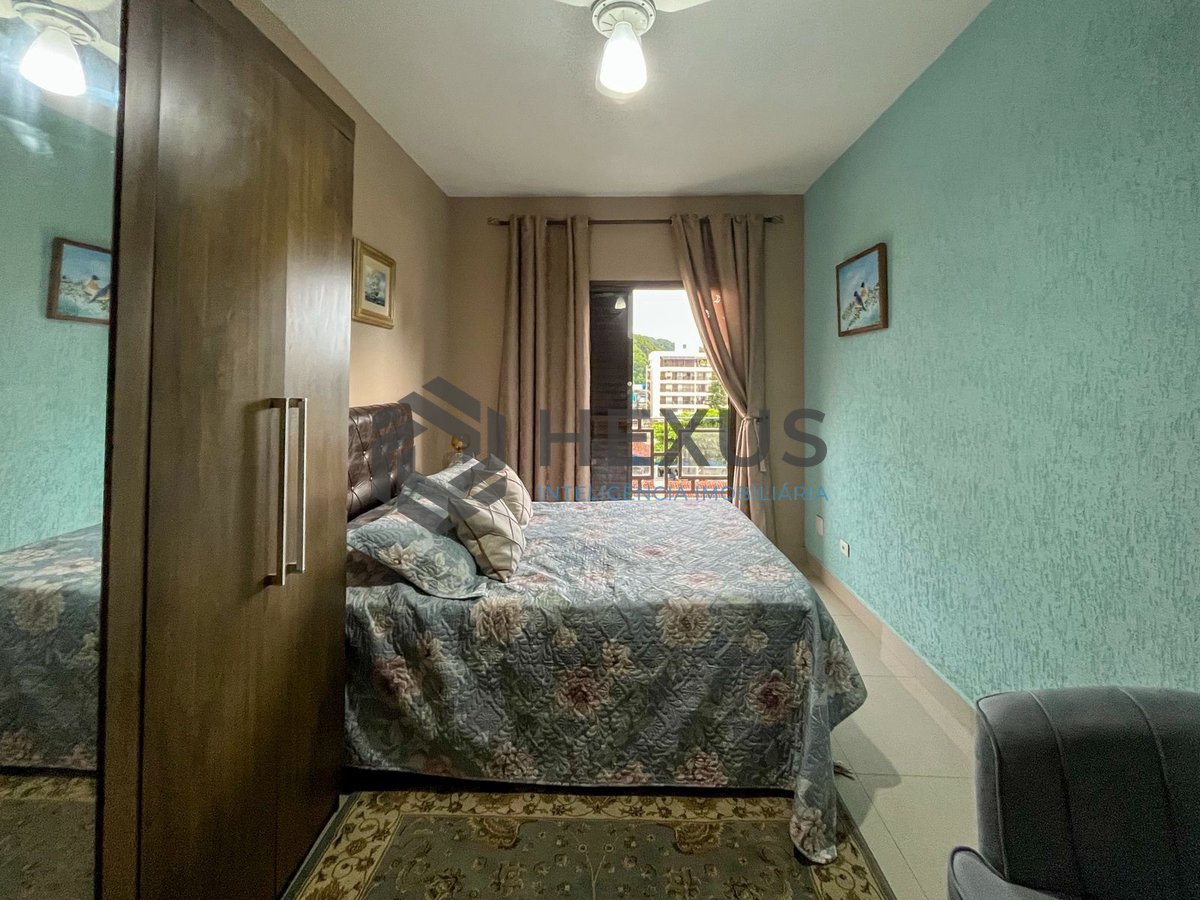 Foto 21 de Apartamento reformado com piscina e churrasqueira na Praia da Enseada, Guaruja