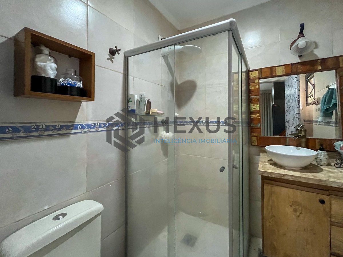 Foto 23 de Apartamento reformado com piscina e churrasqueira na Praia da Enseada, Guaruja