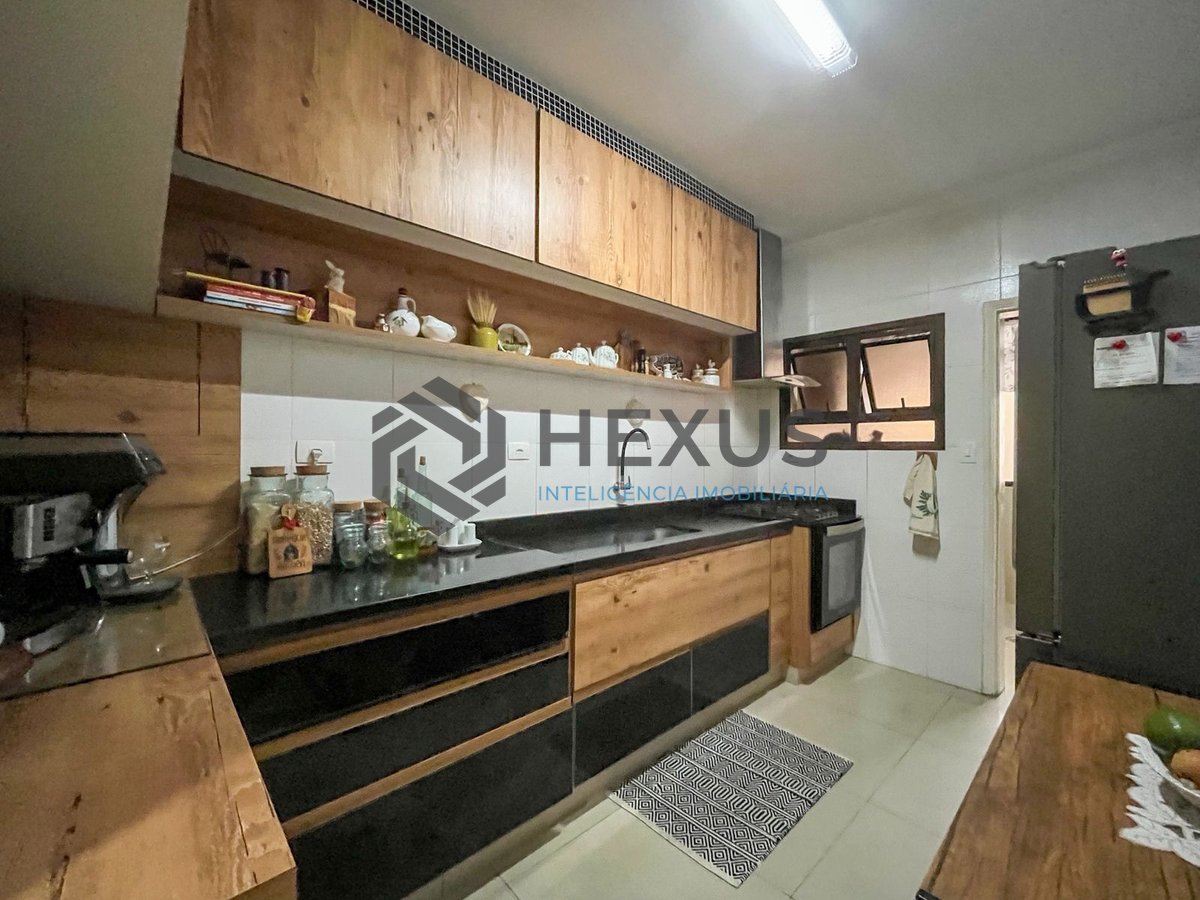 Foto 27 de Apartamento reformado com piscina e churrasqueira na Praia da Enseada, Guaruja