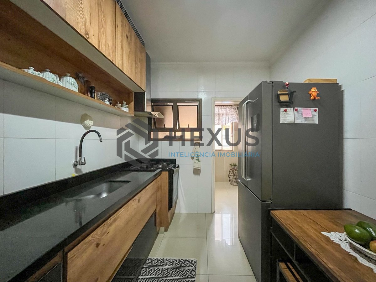 Foto 28 de Apartamento reformado com piscina e churrasqueira na Praia da Enseada, Guaruja