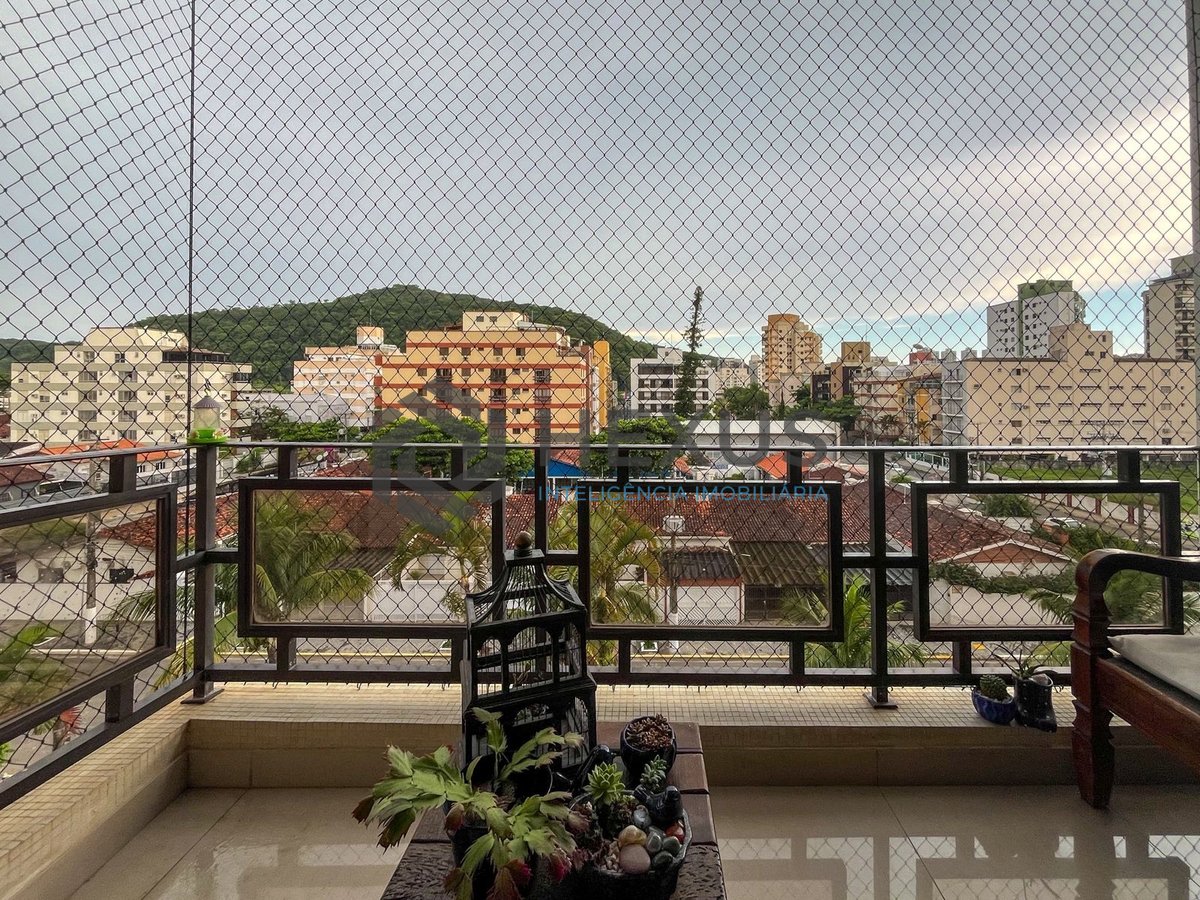 Foto 4 de Apartamento reformado com piscina e churrasqueira na Praia da Enseada, Guaruja