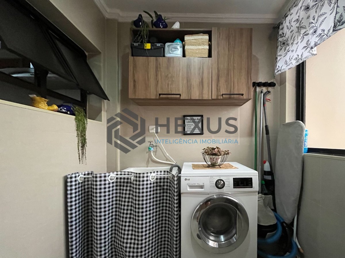 Foto 32 de Apartamento reformado com piscina e churrasqueira na Praia da Enseada, Guaruja