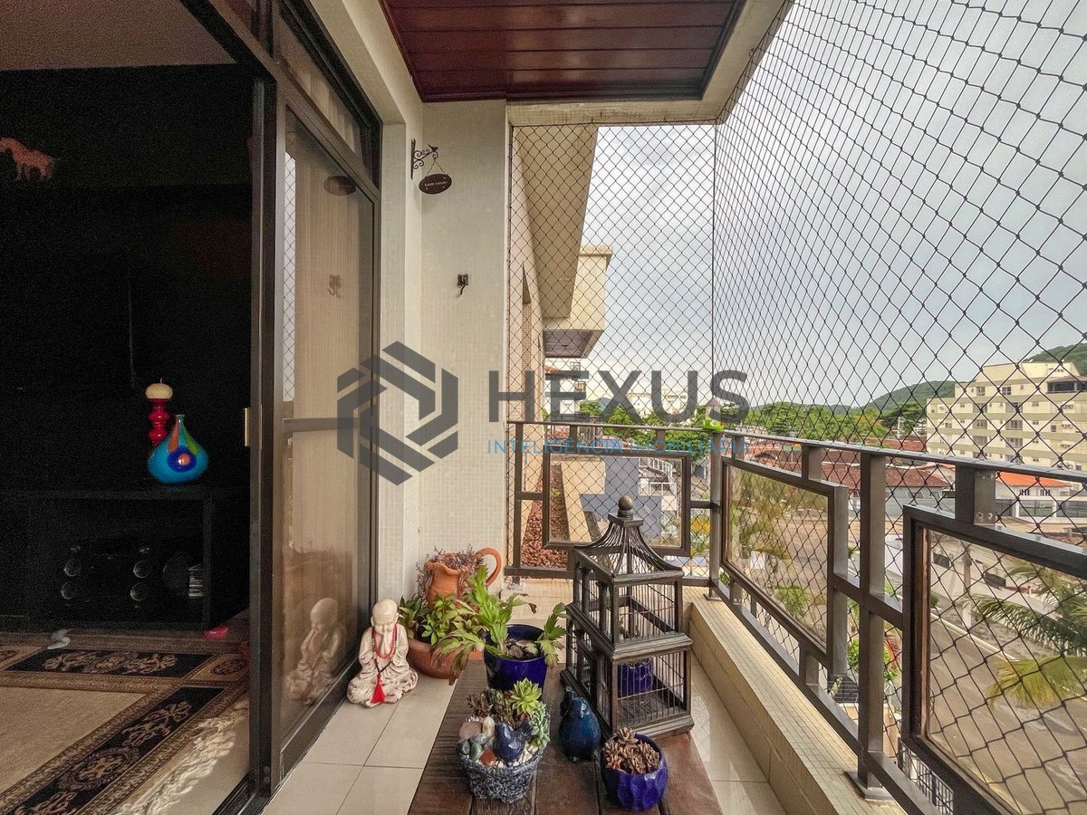 Foto 8 de Apartamento reformado com piscina e churrasqueira na Praia da Enseada, Guaruja