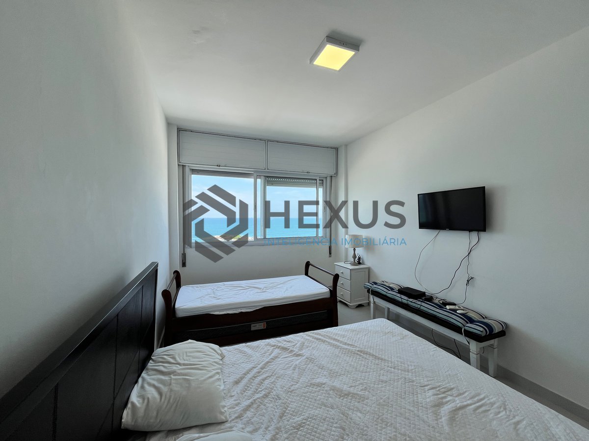 Foto 35 de Apartamento frente mar com varanda na Praia das Pitangueiras, Guaruja