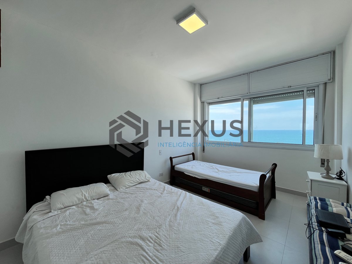 Foto 36 de Apartamento frente mar com varanda na Praia das Pitangueiras, Guaruja