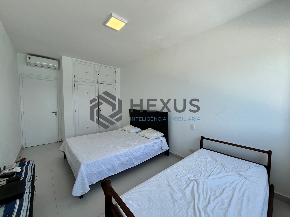 Foto 38 de Apartamento frente mar com varanda na Praia das Pitangueiras, Guaruja