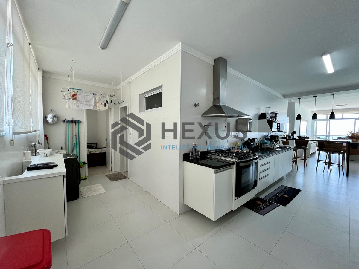Foto 40 de Apartamento frente mar com varanda na Praia das Pitangueiras, Guaruja