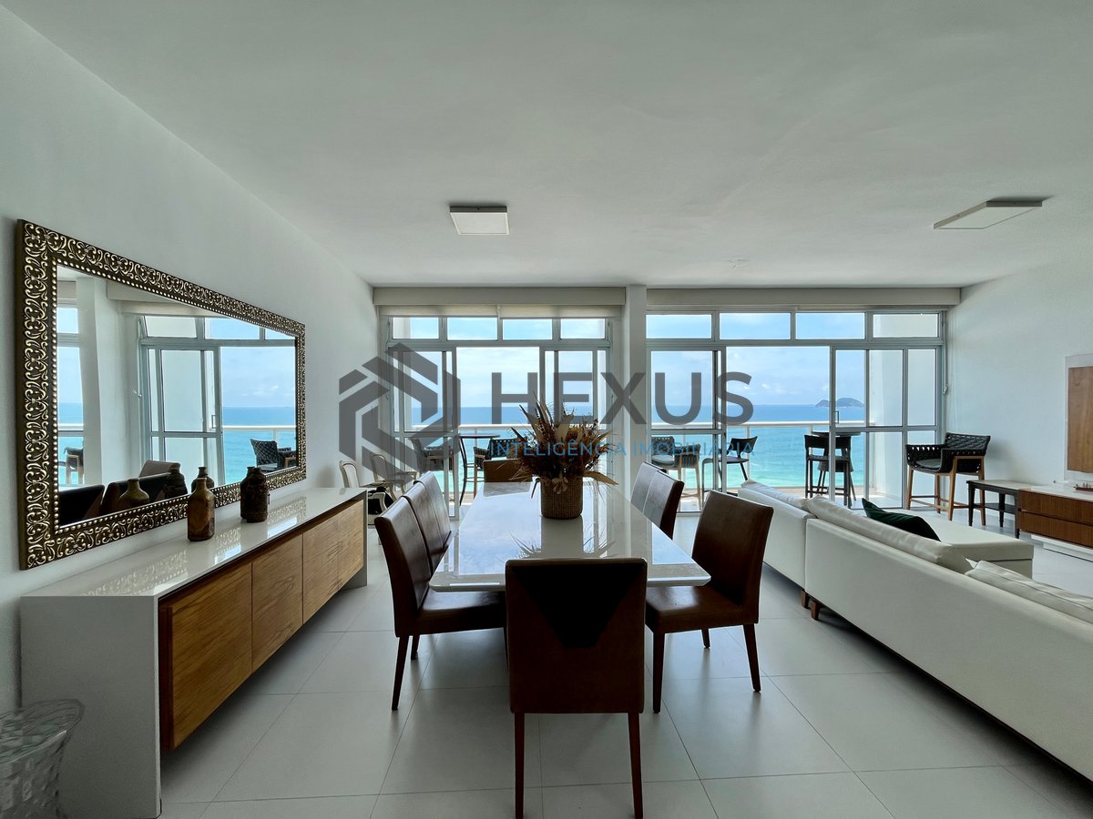 Foto 6 de Apartamento frente mar com varanda na Praia das Pitangueiras, Guaruja
