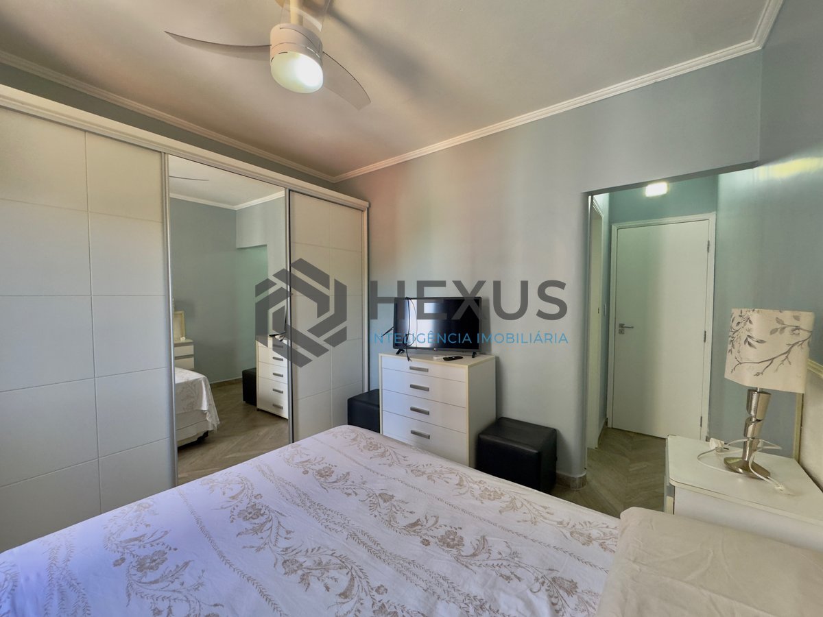 Foto 16 de Apartamento reformado com varanda na Praia do Tombo, Guaruja