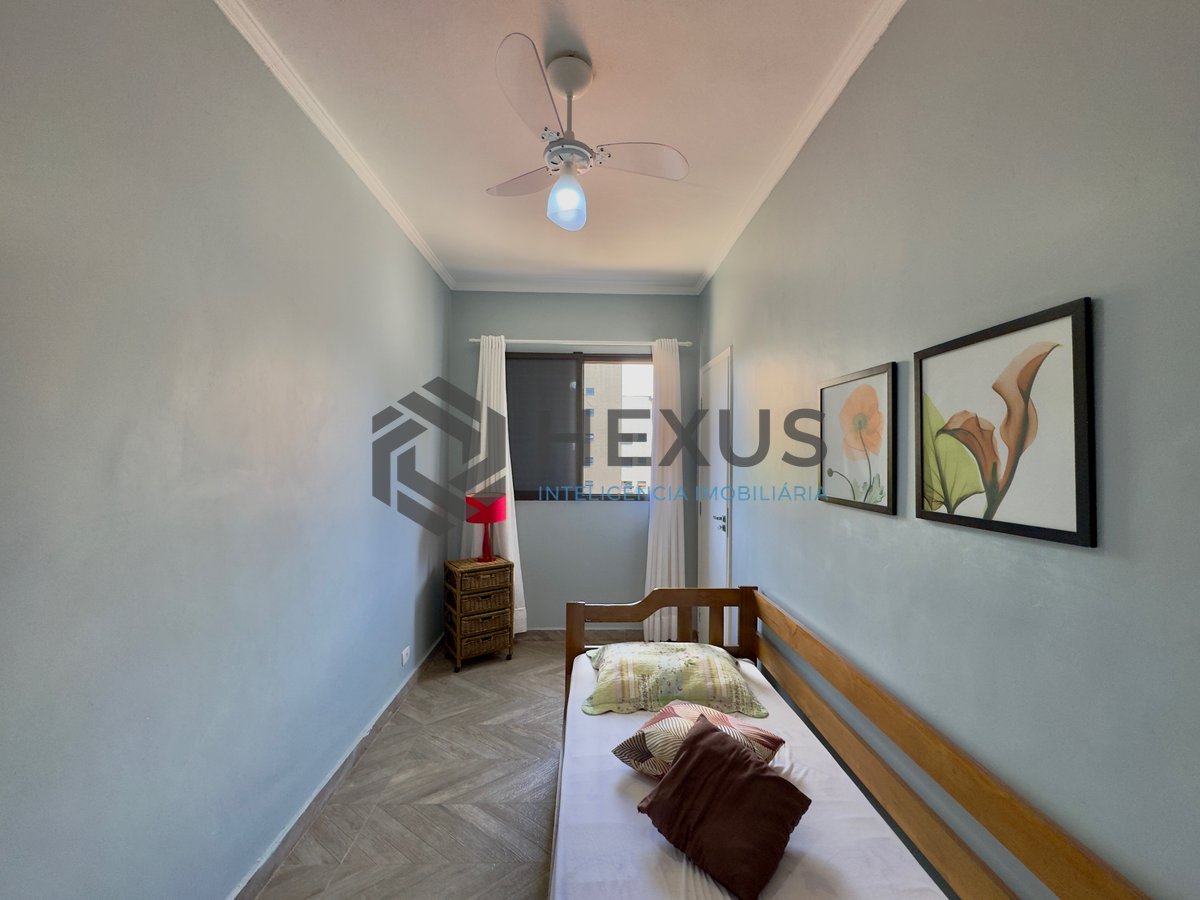 Foto 20 de Apartamento reformado com varanda na Praia do Tombo, Guaruja