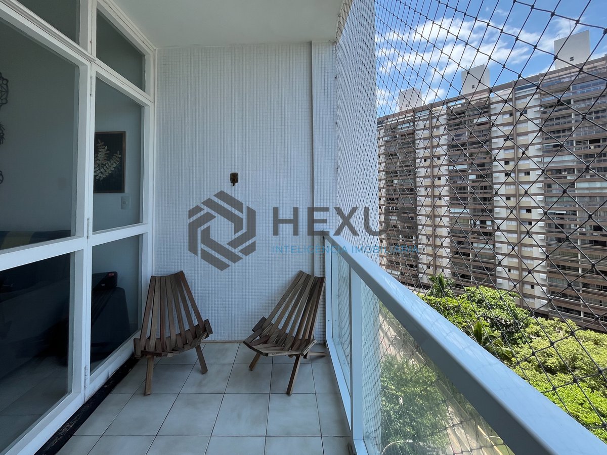 Foto 10 de Apartamento frente mar com varanda na Praia das Pitangueiras, Guaruja