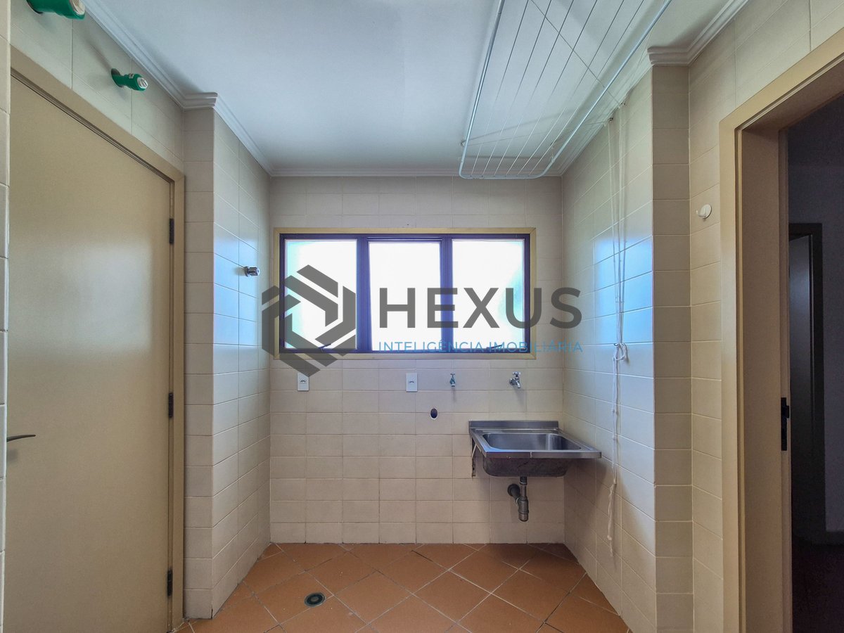Foto 44 de Apartamento frente mar com lazer de clube e varanda na Praia da Enseada, Guaruja