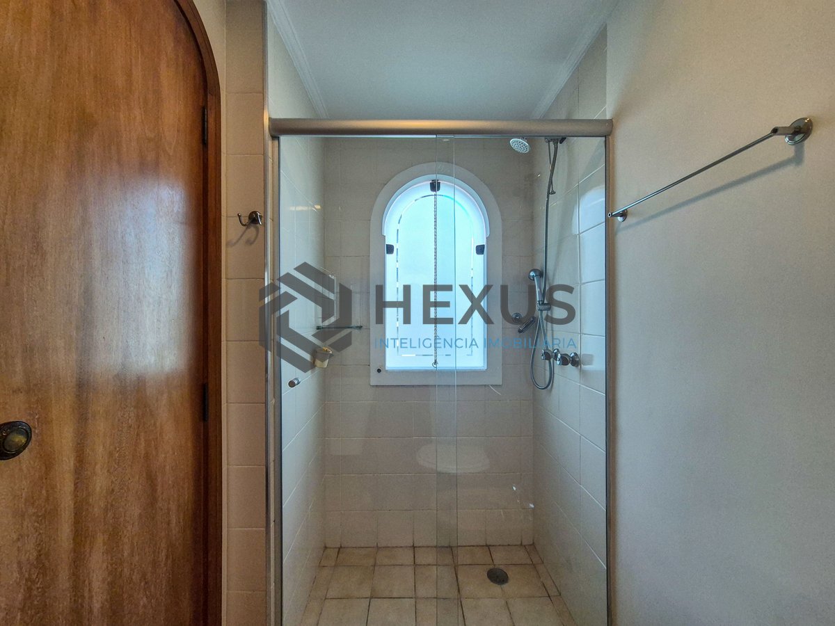 Foto 17 de Apartamento com varanda e lazer nas Pitangueiras, Guarujá