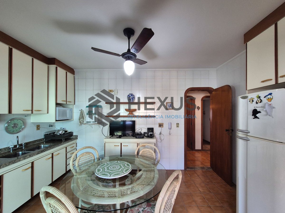 Foto 28 de Apartamento com varanda e lazer nas Pitangueiras, Guarujá