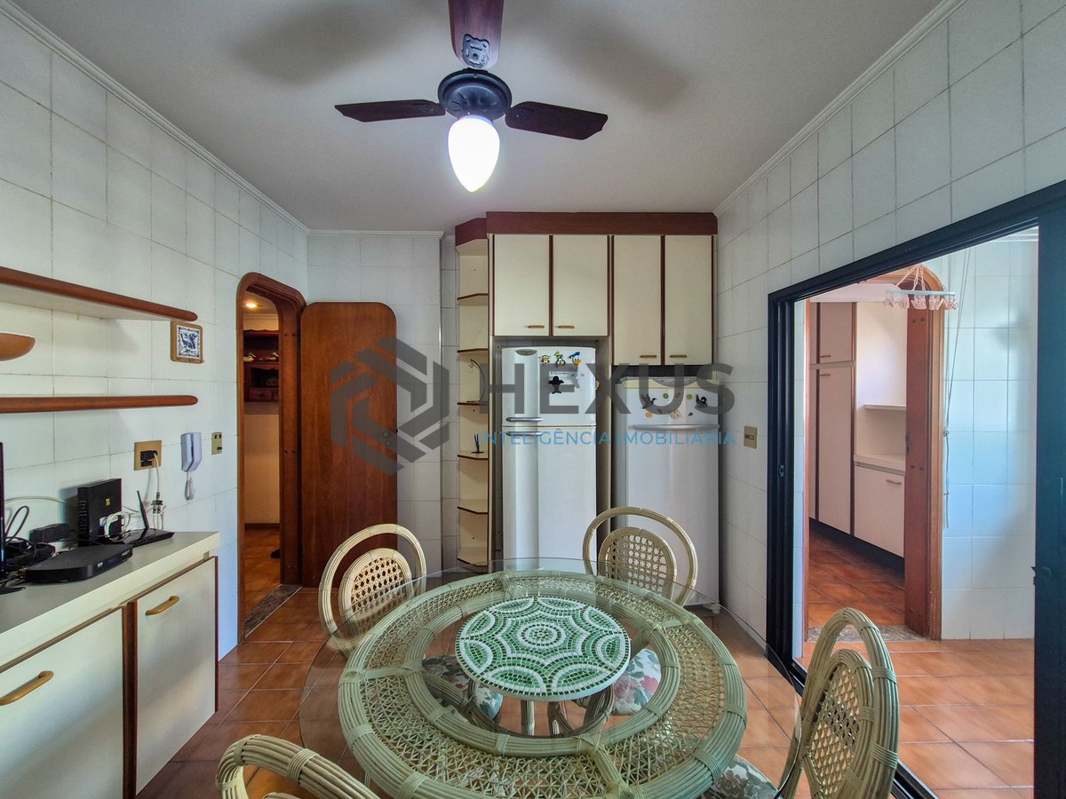 Foto 29 de Apartamento com varanda e lazer nas Pitangueiras, Guarujá