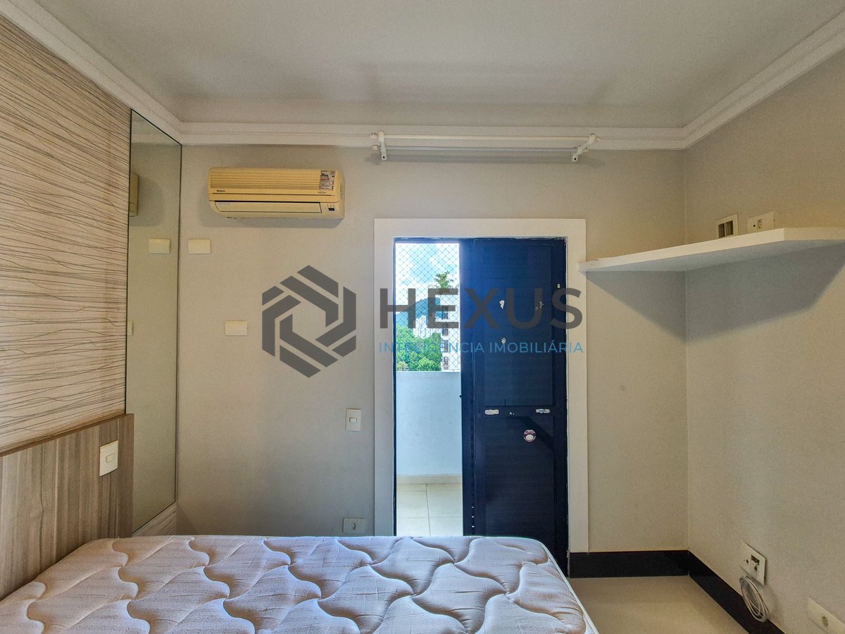 Foto 18 de Apartamento reformado com varanda e lazer na Praia das Pitangueiras, Guarujá