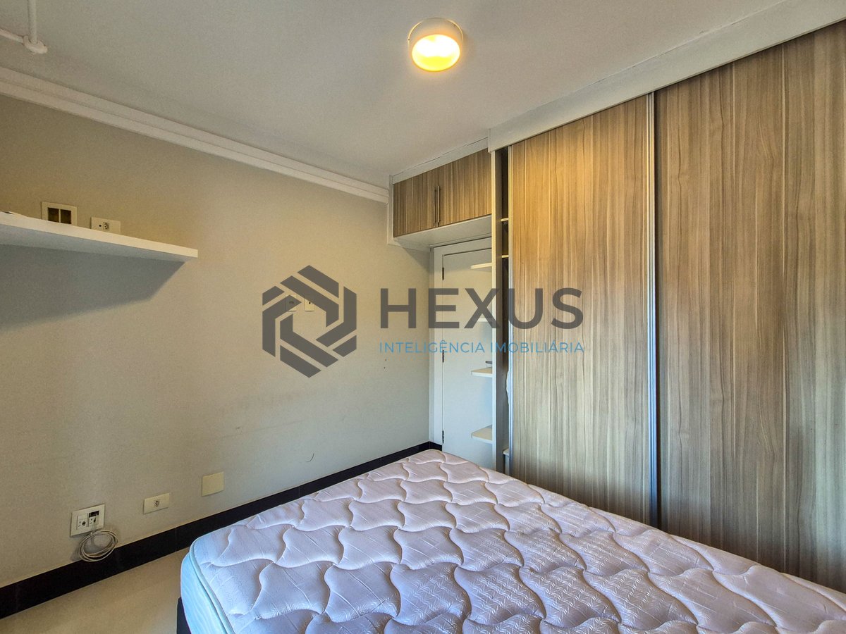 Foto 20 de Apartamento reformado com varanda e lazer na Praia das Pitangueiras, Guarujá