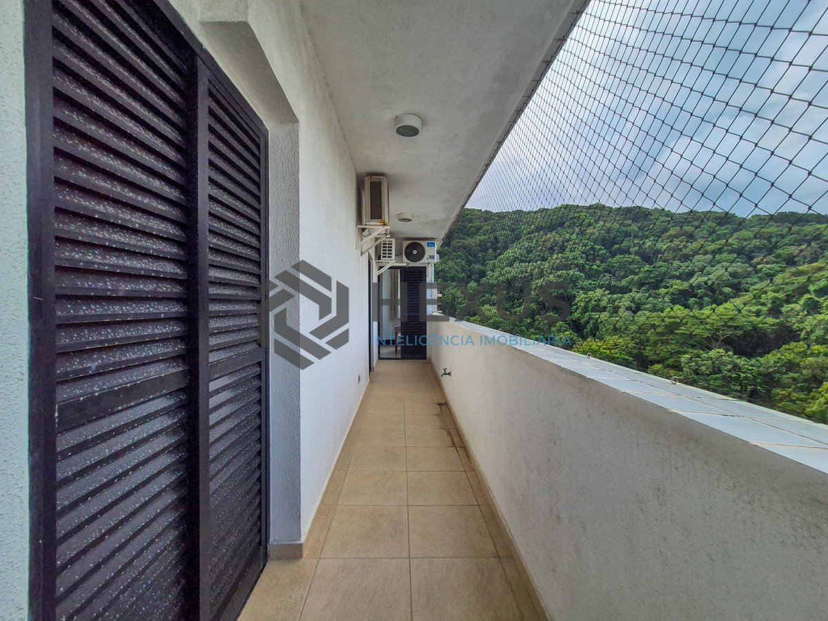 Foto 21 de Apartamento reformado com varanda e lazer na Praia das Pitangueiras, Guarujá