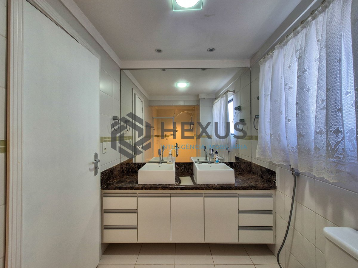 Foto 33 de Apartamento reformado com varanda e lazer na Praia das Pitangueiras, Guarujá