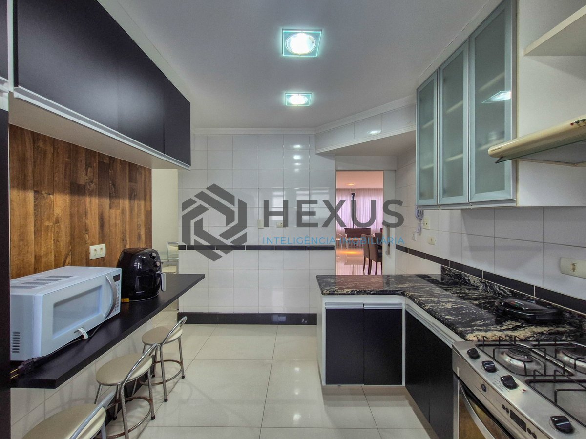 Foto 41 de Apartamento reformado com varanda e lazer na Praia das Pitangueiras, Guarujá