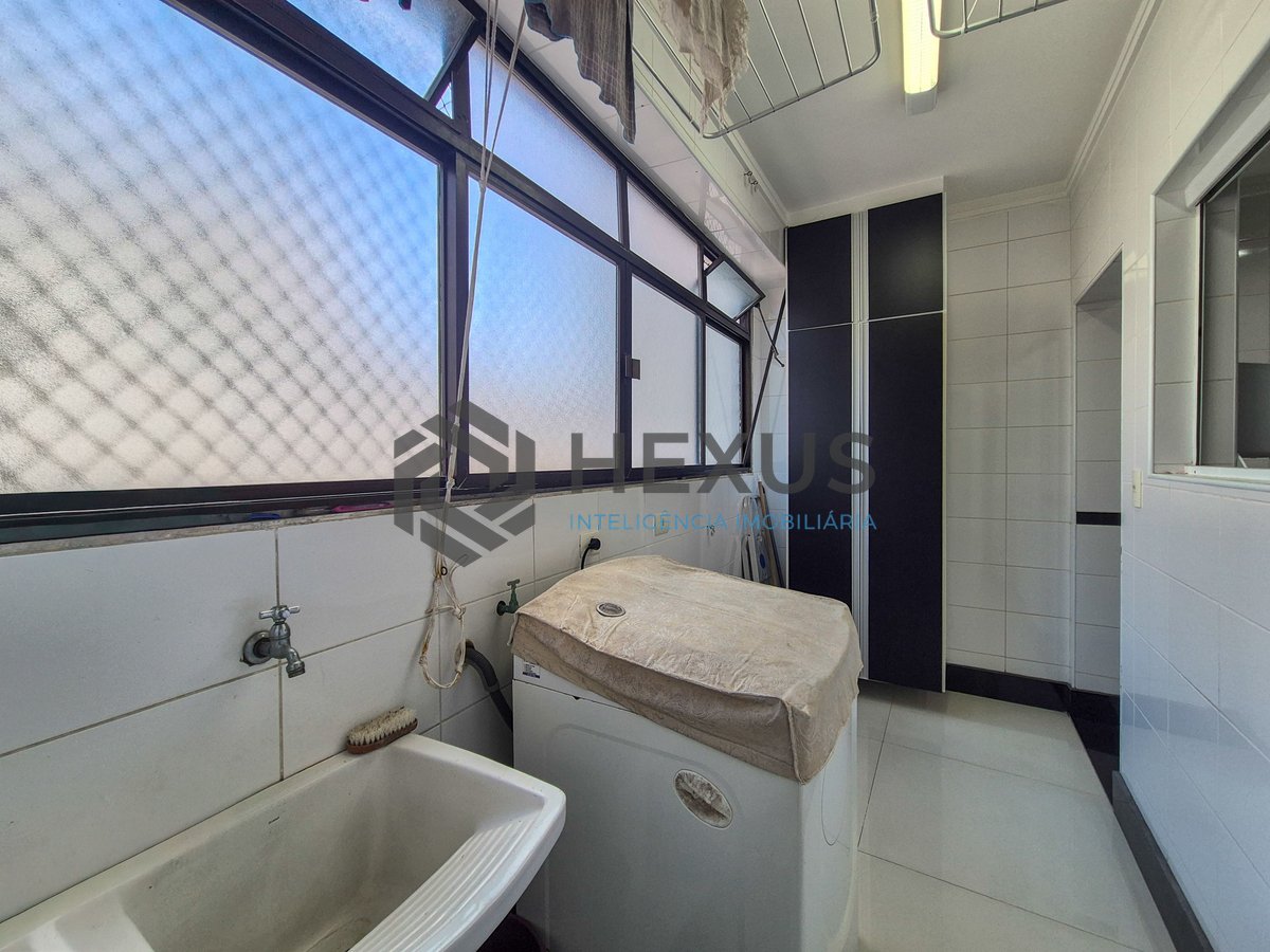Foto 45 de Apartamento reformado com varanda e lazer na Praia das Pitangueiras, Guarujá