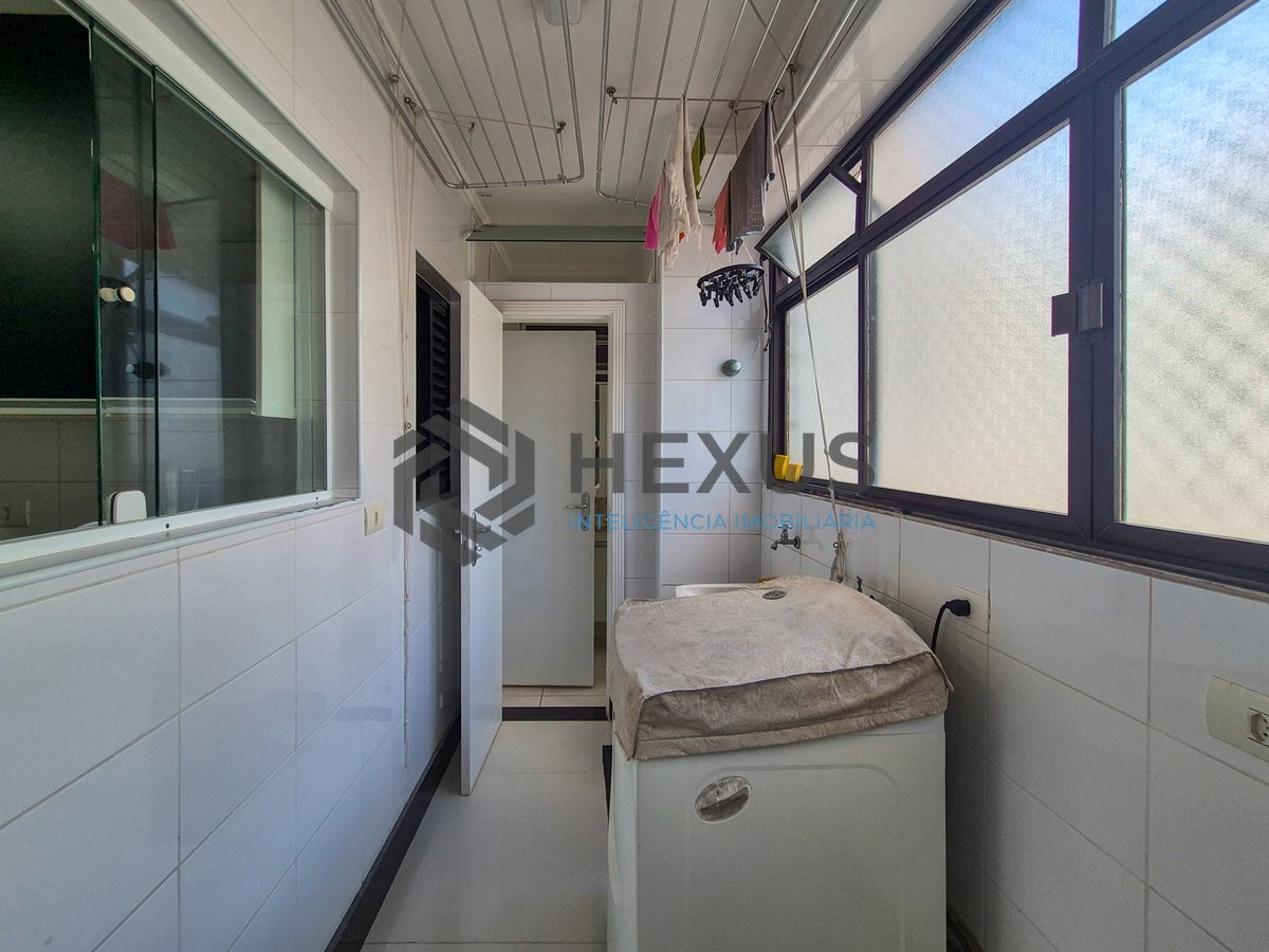 Foto 46 de Apartamento reformado com varanda e lazer na Praia das Pitangueiras, Guarujá