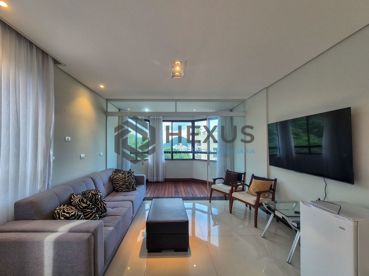 Foto 6 de Apartamento reformado com varanda e lazer na Praia das Pitangueiras, Guarujá
