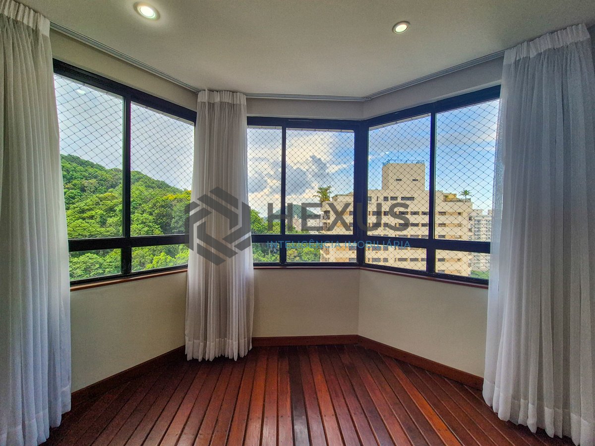 Foto 7 de Apartamento reformado com varanda e lazer na Praia das Pitangueiras, Guarujá