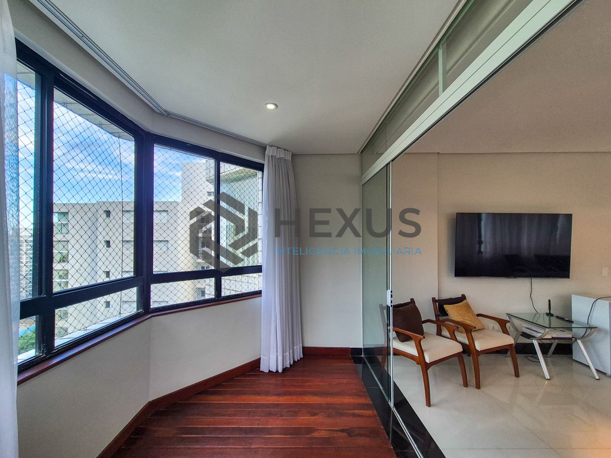 Foto 9 de Apartamento reformado com varanda e lazer na Praia das Pitangueiras, Guarujá